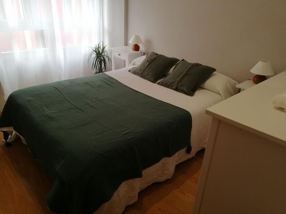 Piso Completo Cerca De Estacion Bus, Tren Y Ferrys Apartment Santander Ngoại thất bức ảnh
